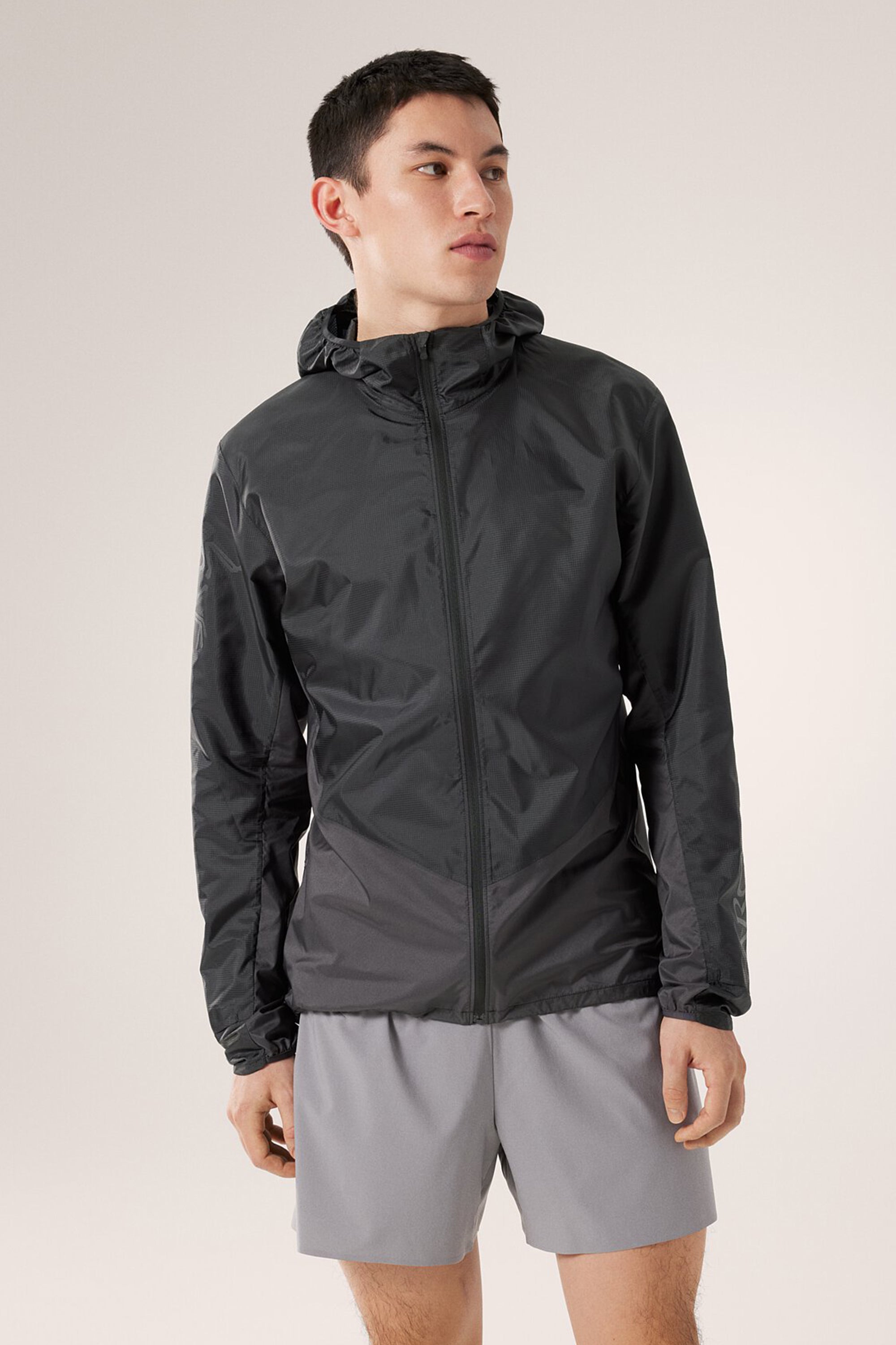 Arc'teryx Men's Norvan Windshell Hoody in Black/Graphite