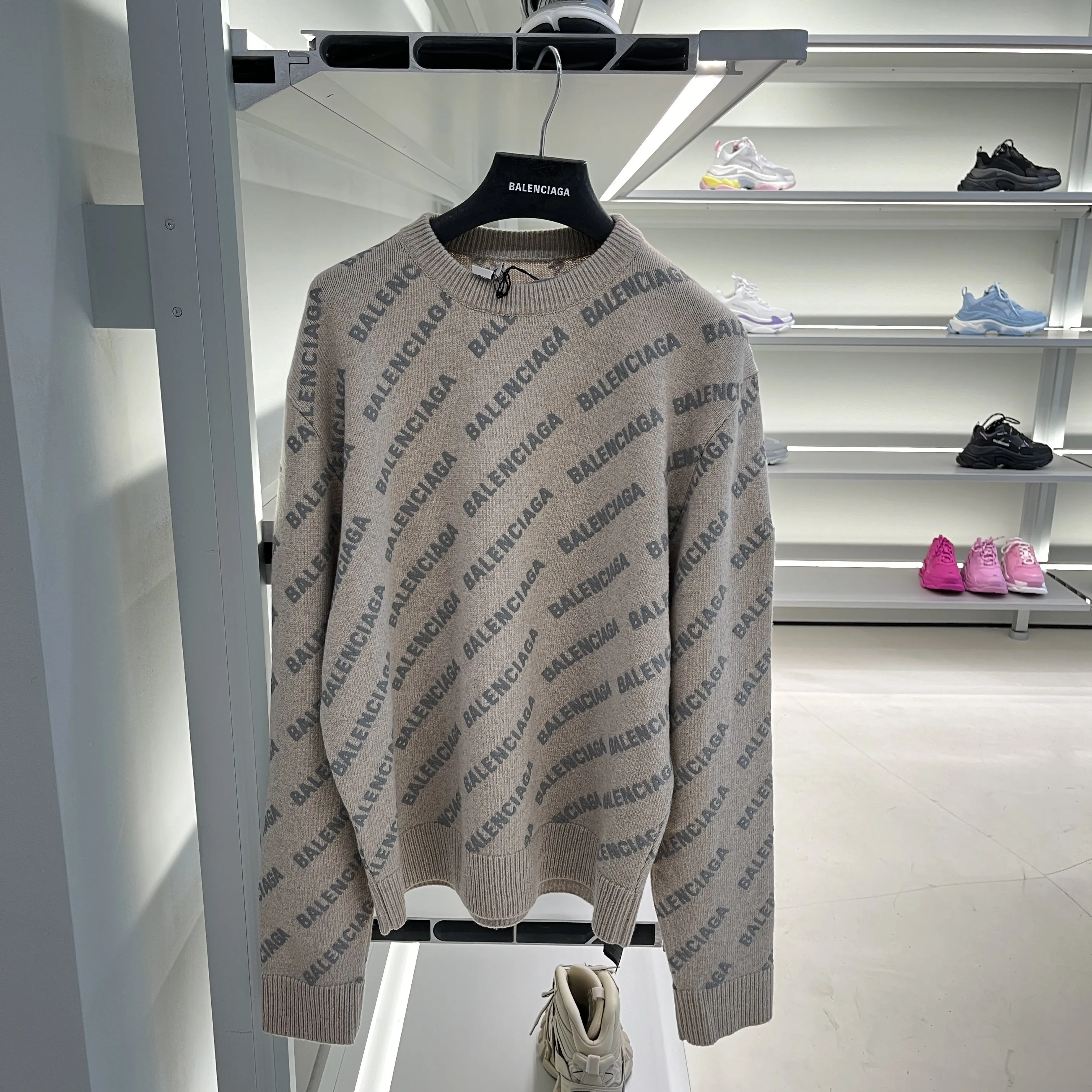 BALENCIAGA  |Outlet V-neck & Crew neck